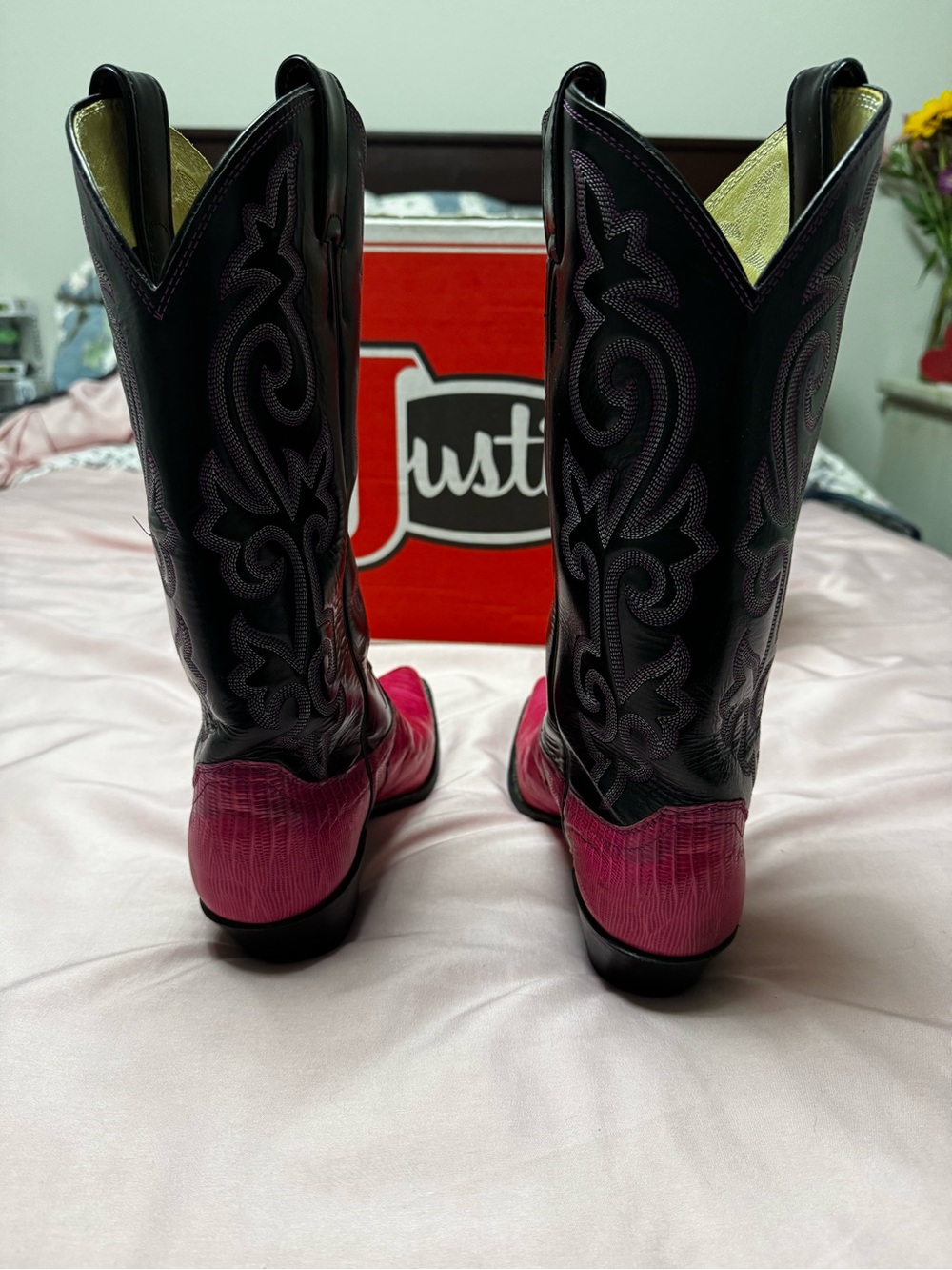 Justin Boot Co. | Pink Iguana Lizard/Black Spanish Kip Cowboy Boots | Size 8.5 - Picture 3 of 5